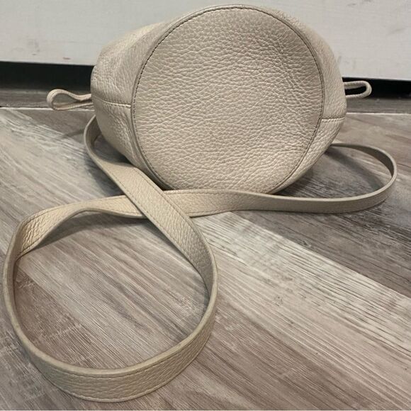 CUYANA Mini Drawstring Buckle Bucket Bag Leather Crossbody Cream Neutral - Picture 6 of 12